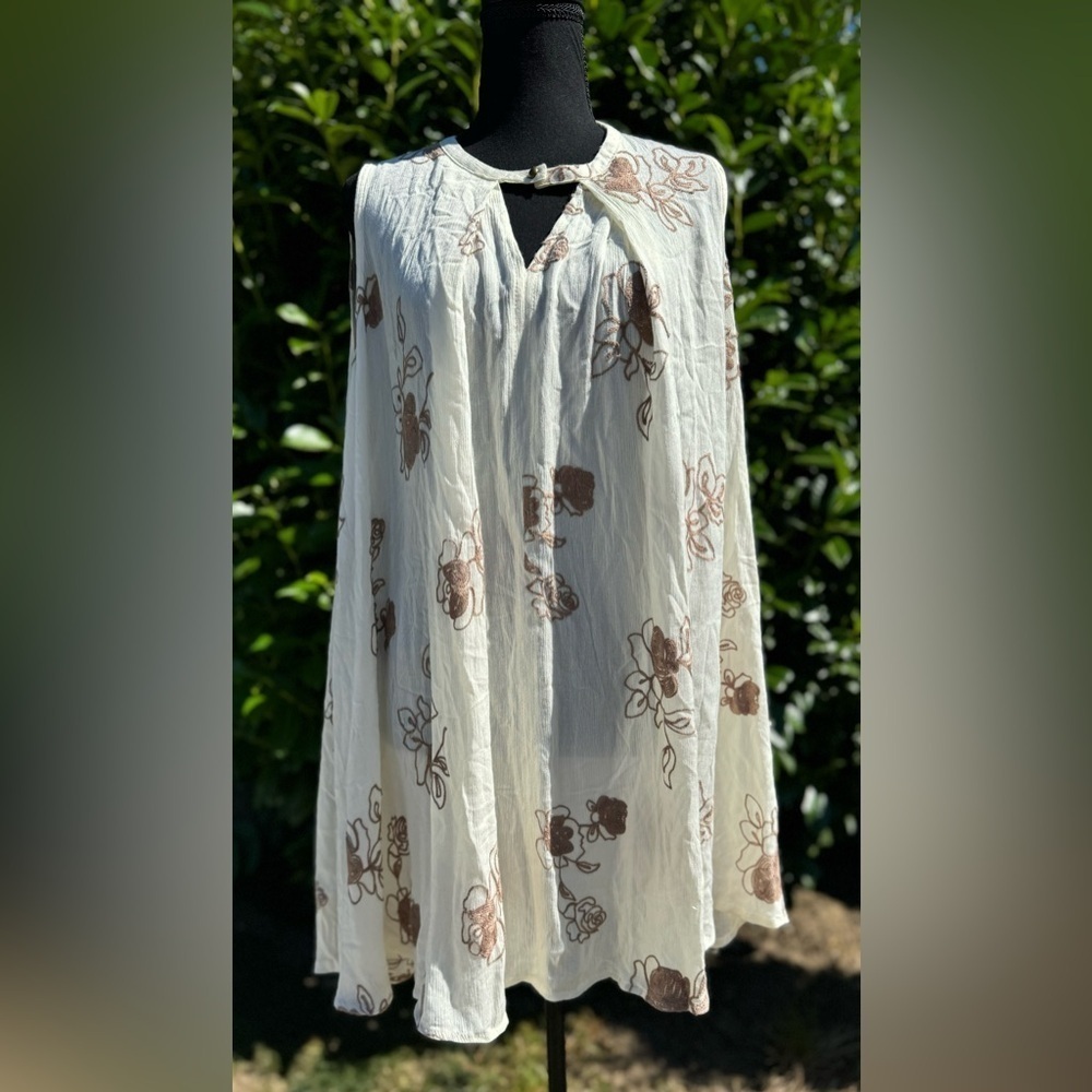 Umgee Cream Flowy Baby Doll Dress, Tunic Top, Swing Dress Women's Size‎ Medium